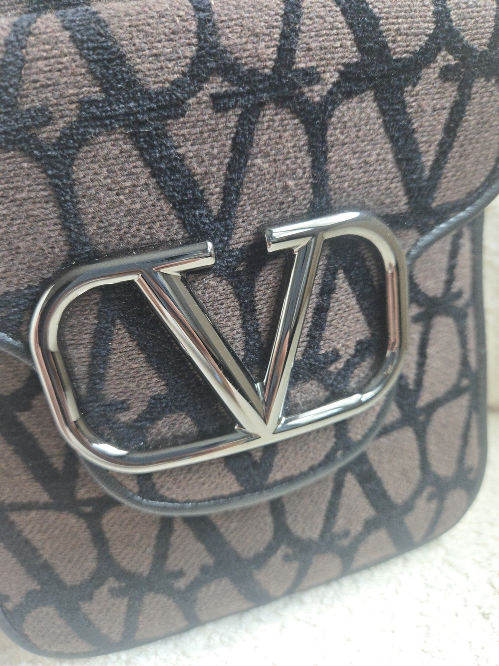 Valentino Garavani Toile Iconographe VLogo Crossbody Bag Retail $2590 - Picture 5 of 17